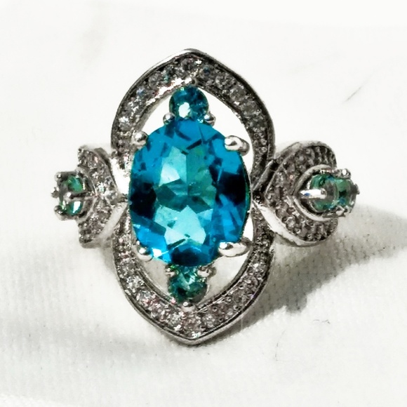 Vintage Jewelry - Vintage Blue Topaz Ring set in Sterling Silver- Size 7.5